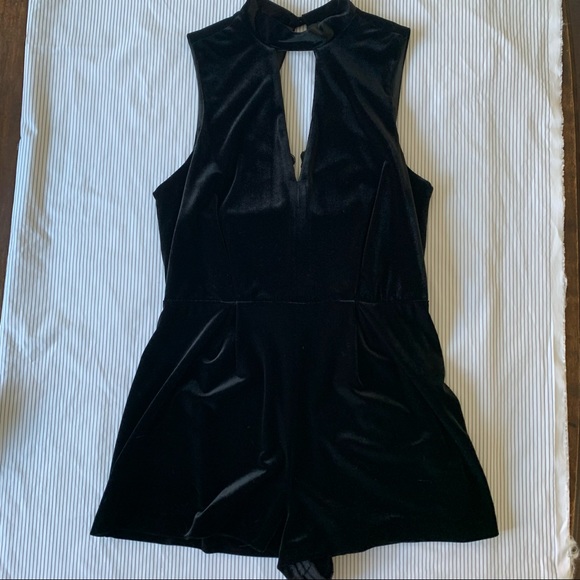 Black Velvet Playsuit w/Lace Back, Deep V-Neck with Collar Neck, Topshop sz 6/sm - Picture 8 of 10